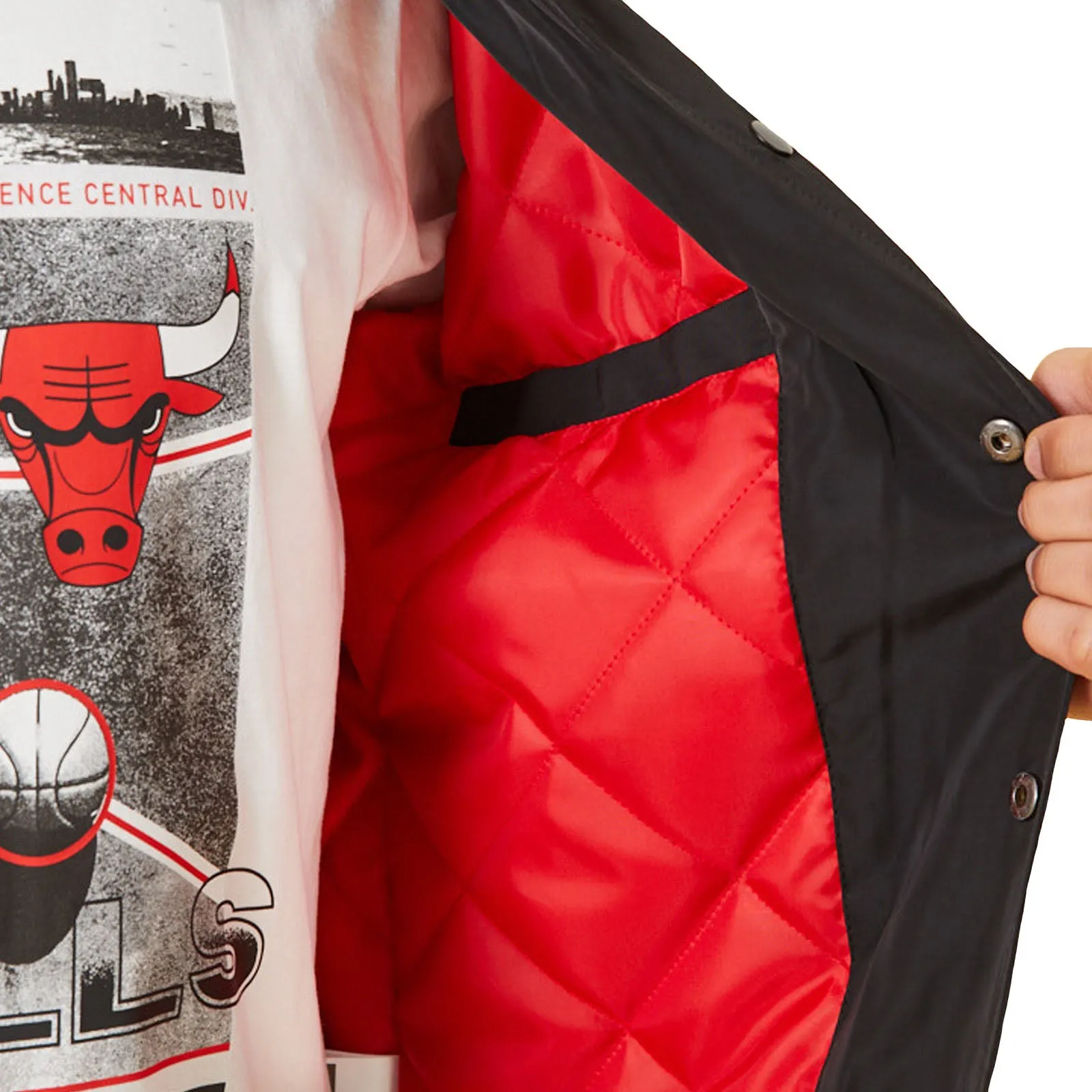 New Era Mens Chicago Bulls NBA Team Bomber Jacket - Black